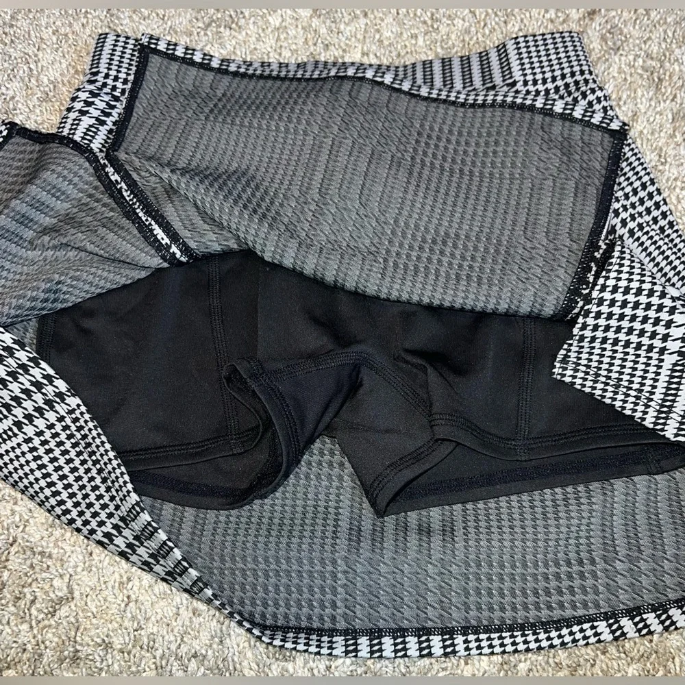 NWOT Alo Yoga Jacquard Glenplaid Tennis Skirt Titanium / Black Size XXS